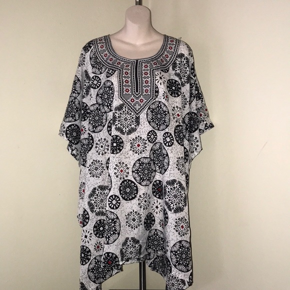 NWOT Good Times beautiful pattern poncho coverup - Picture 5 of 8